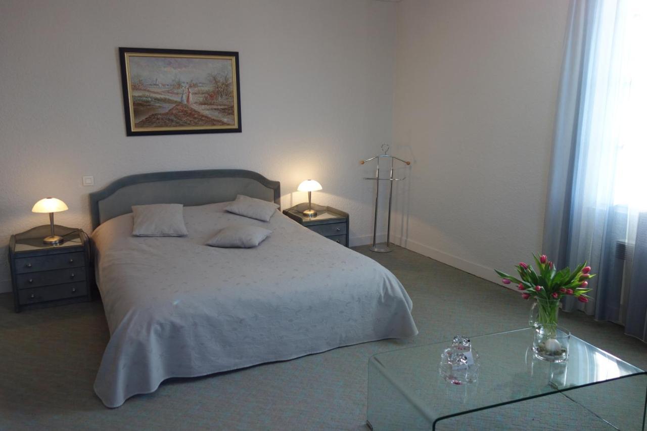 Le Platane Bed & Breakfast Lafrancaise ภายนอก รูปภาพ