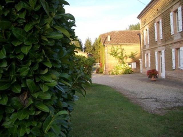 Le Platane Bed & Breakfast Lafrancaise ภายนอก รูปภาพ
